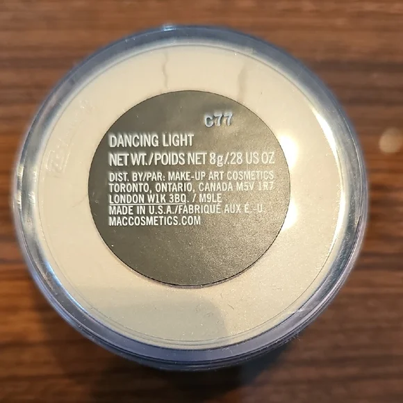 MAC Cosmetics Beauty Powder In Dancing Light